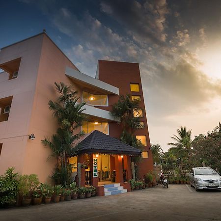 Baansilp Hotel Чианграй Экстерьер фото